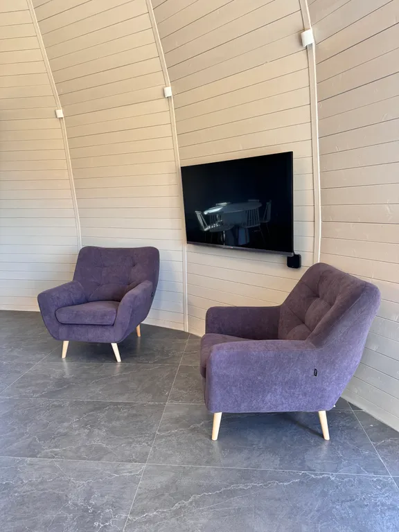 Дом-сфера на первой линии озера