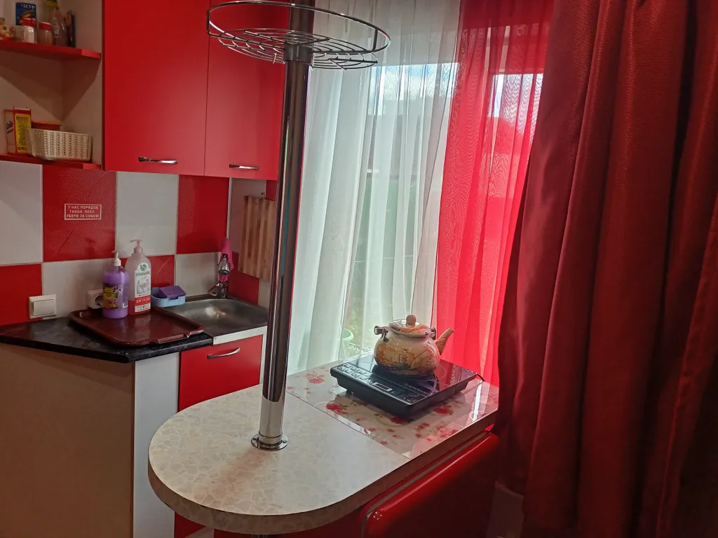 Домик, банька, чан, на берегу реки Белой