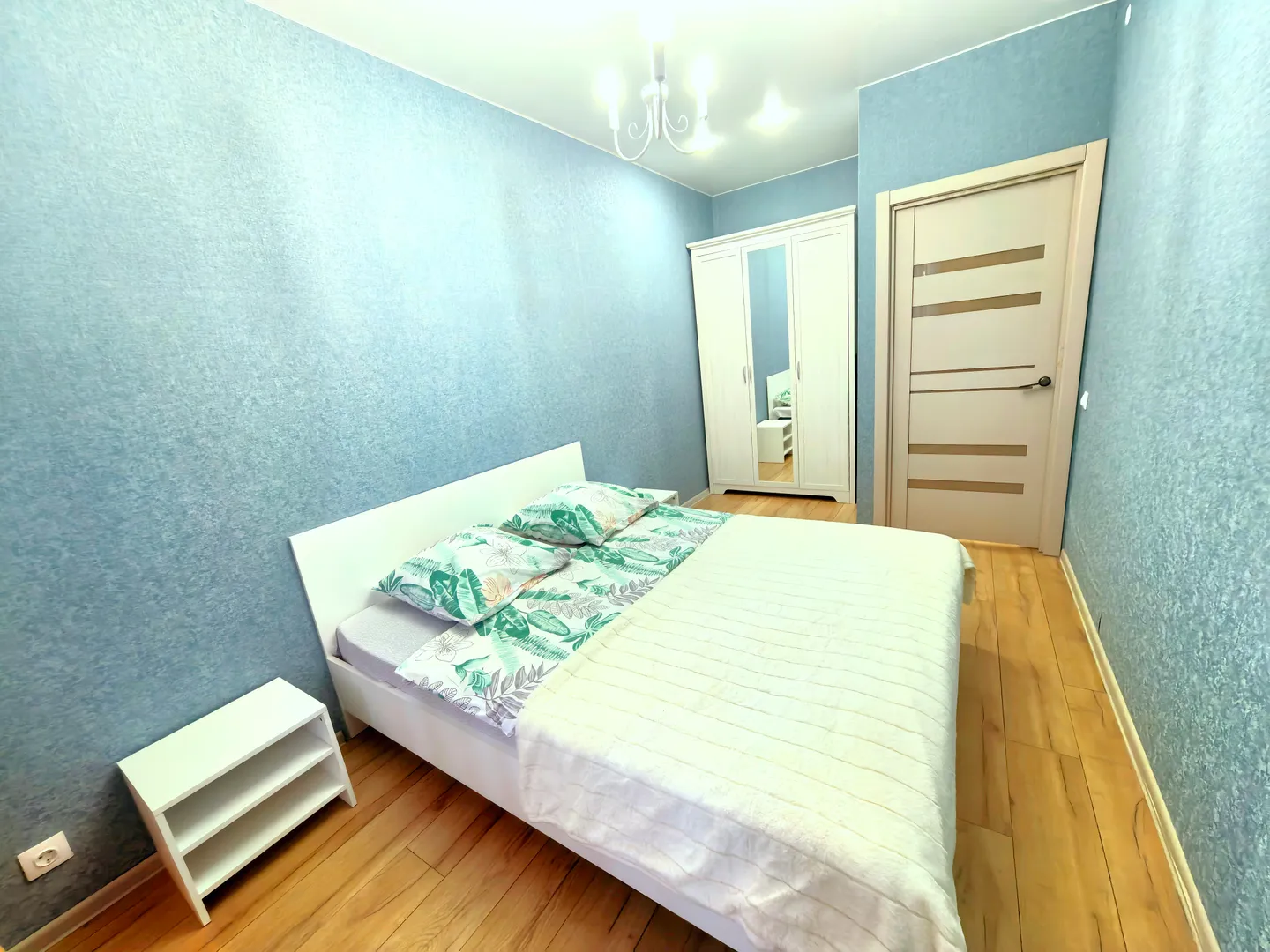 Комфортная кровать с спальным местом 160х200