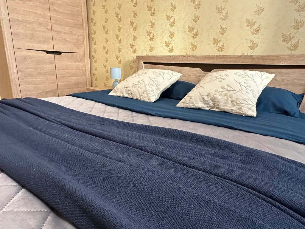 Двухкомнатная квартира с видом на реку на набережной