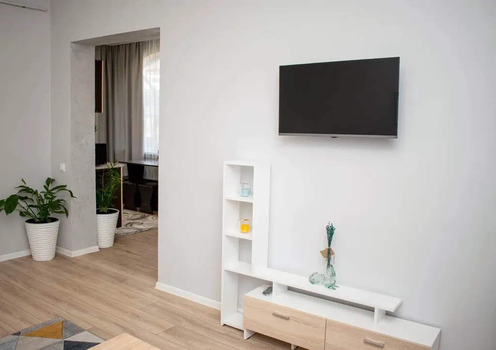 Дом сапфир с бассейном в центре