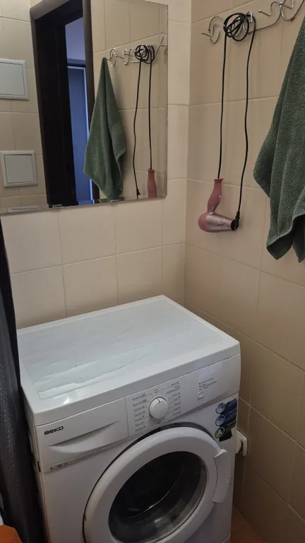 Двухкомнатная  квартира рядом  с тц Ультра