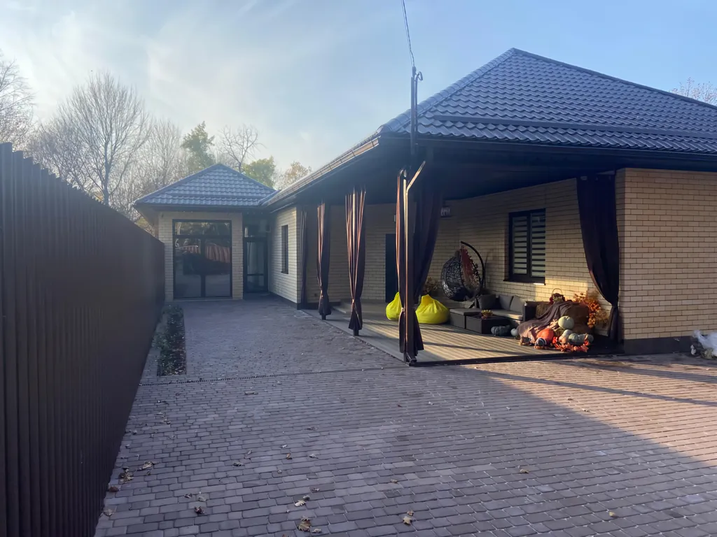 Дом в лесу с теплым бассейном и баней