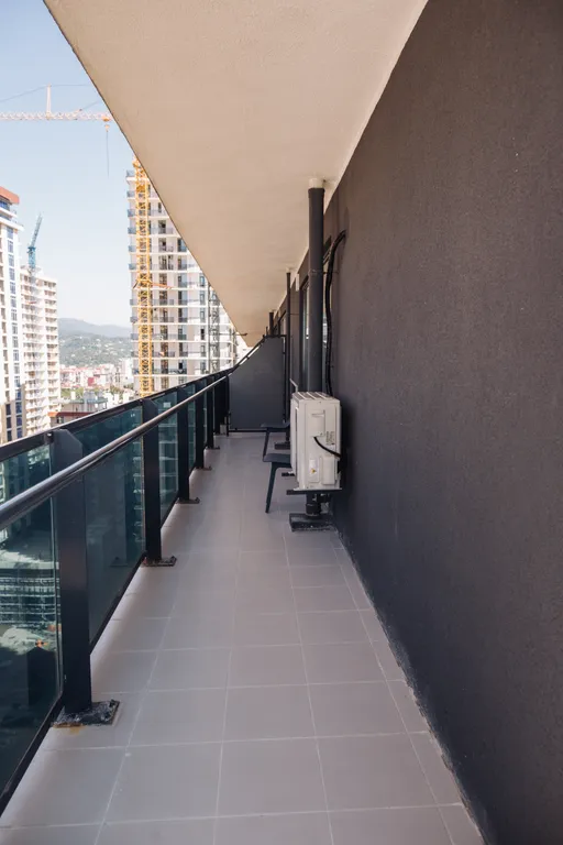 Апартамент с панорамной ванной рядом с морем