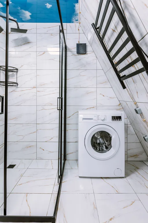 Коттедж с бассейном в лесу