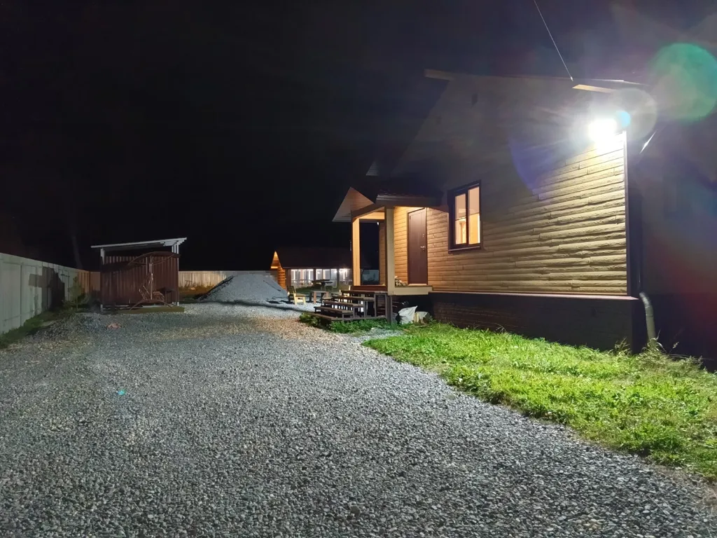 Новый дом-баня с беседками у леса