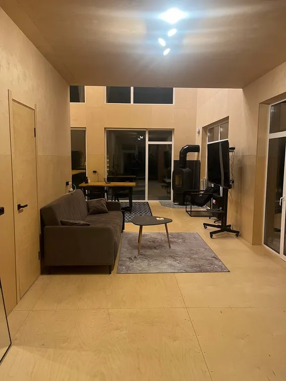 Барнхаус на берегу реки Кундыш