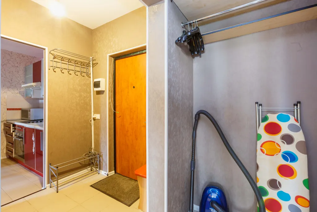 Евротрешка возле Крокус Экспо у моста к метро Мякинино