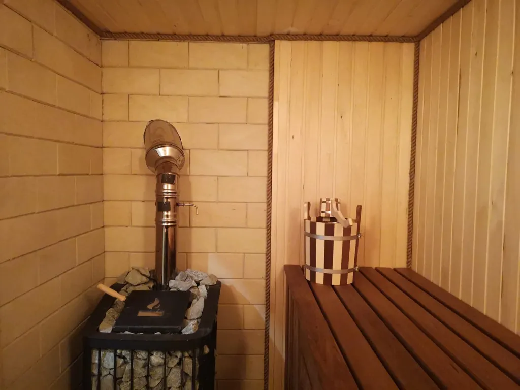 Дом с тёплым бассейном и баней в Новой Москве