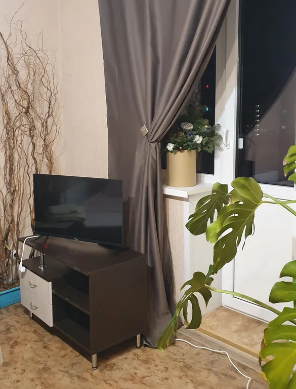 Комната в 3х комнатной квартире для девушки