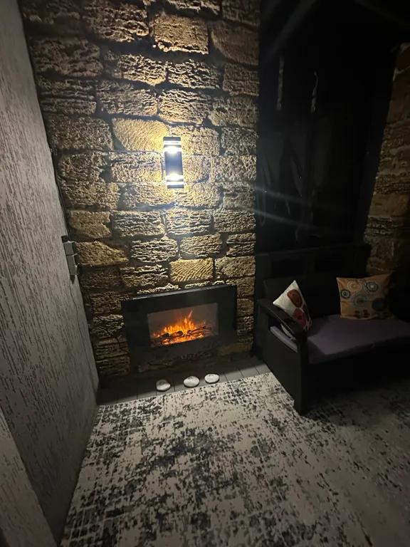 Студия с террасой и бассейном на первой береговой линии