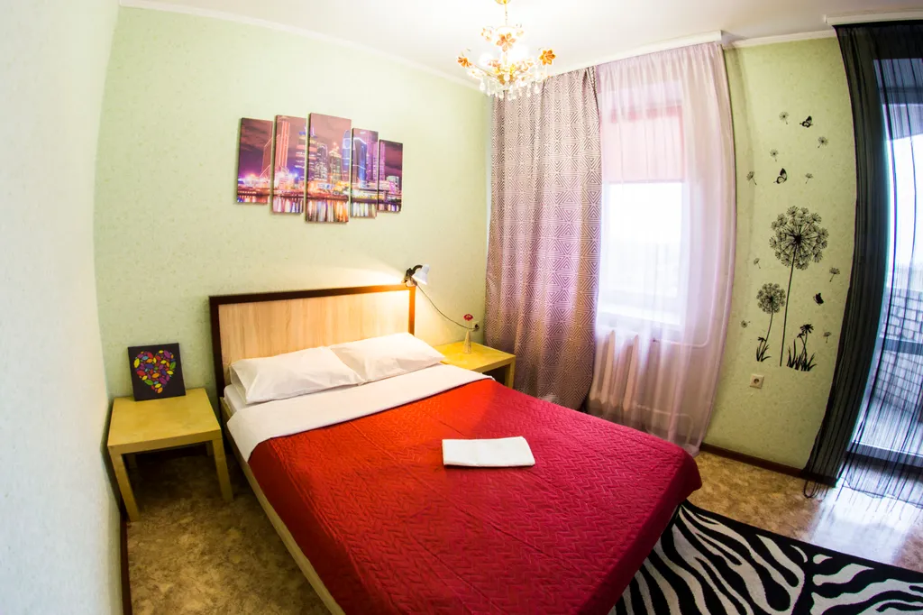 Квартира Студия с яркой кухней — аренда посуточно в Омск