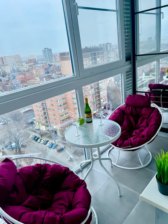 Студия с красивым видом на город