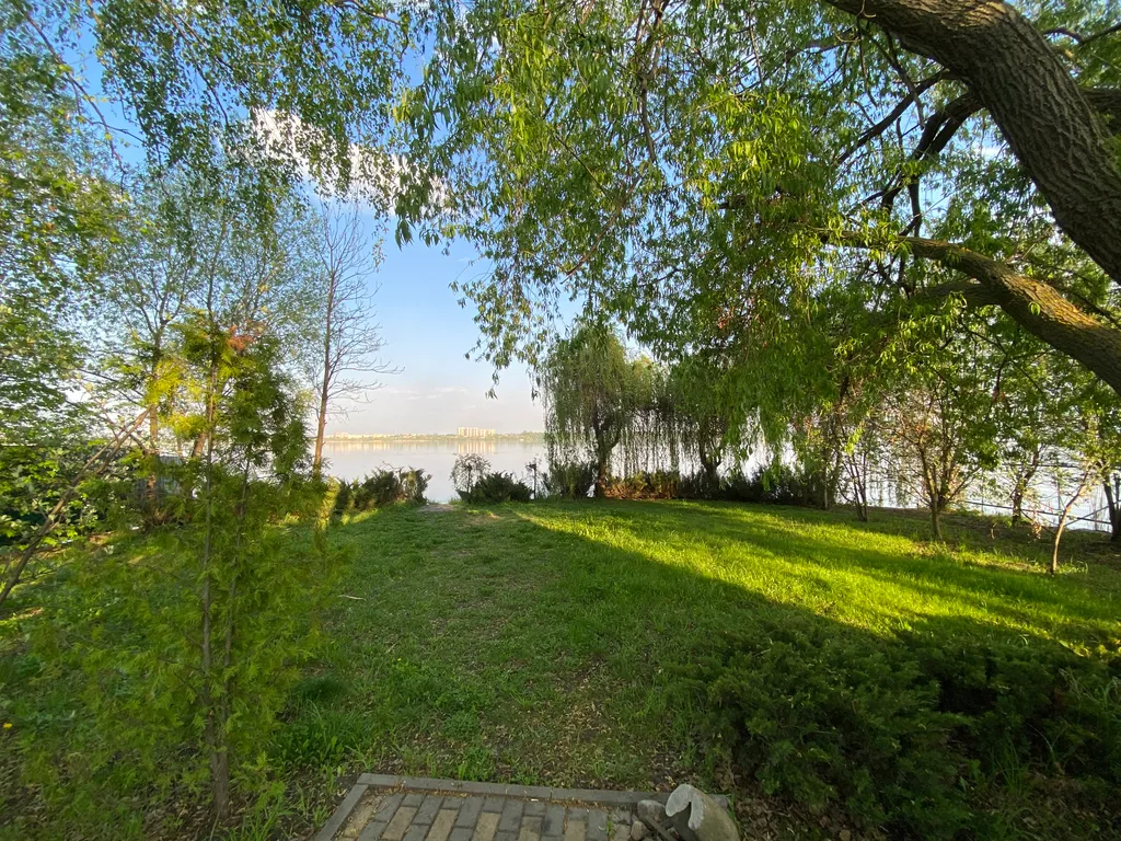 Дом на берегу водохранилища