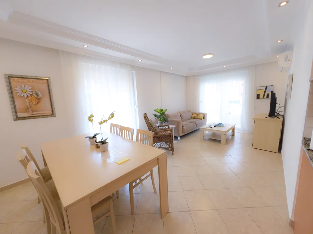 Уютная квартира с видом на бассейн и сад