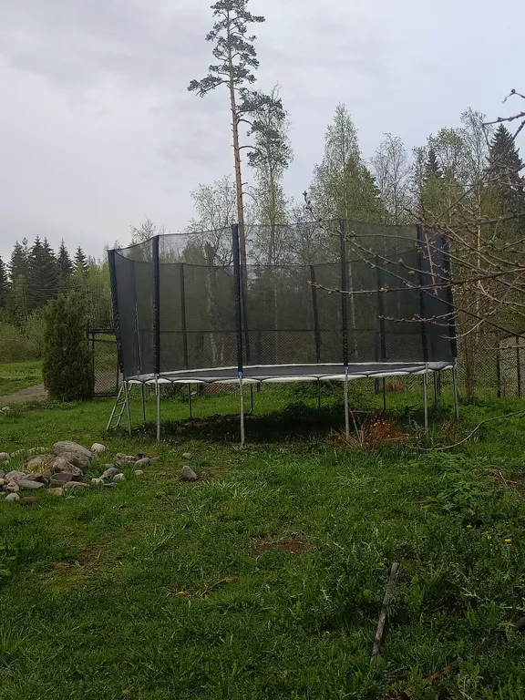 Домик у пруда