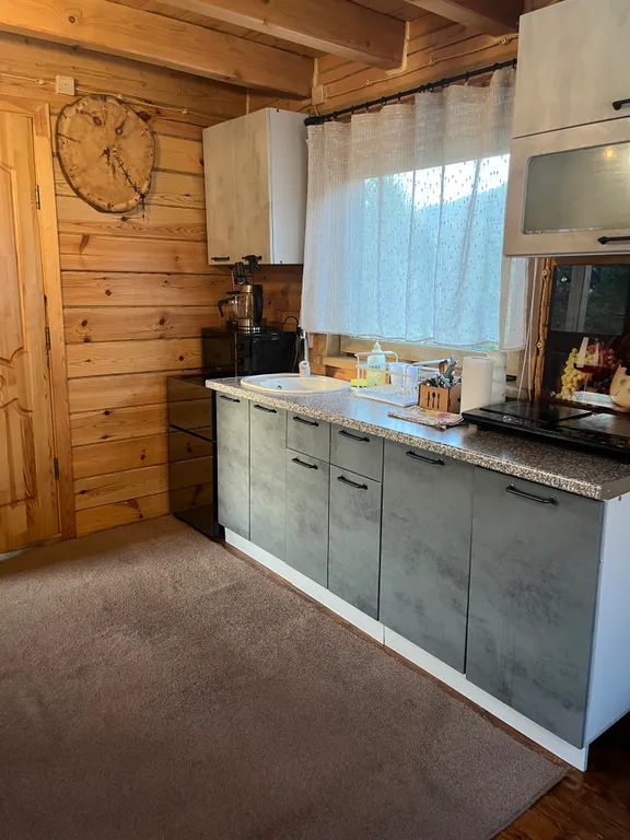 Дом лесника с видом на горы