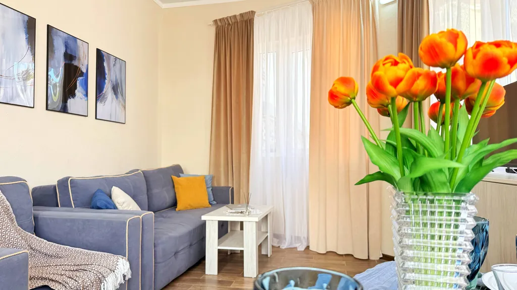 Не студия, отдельная спальня + видно море из окна