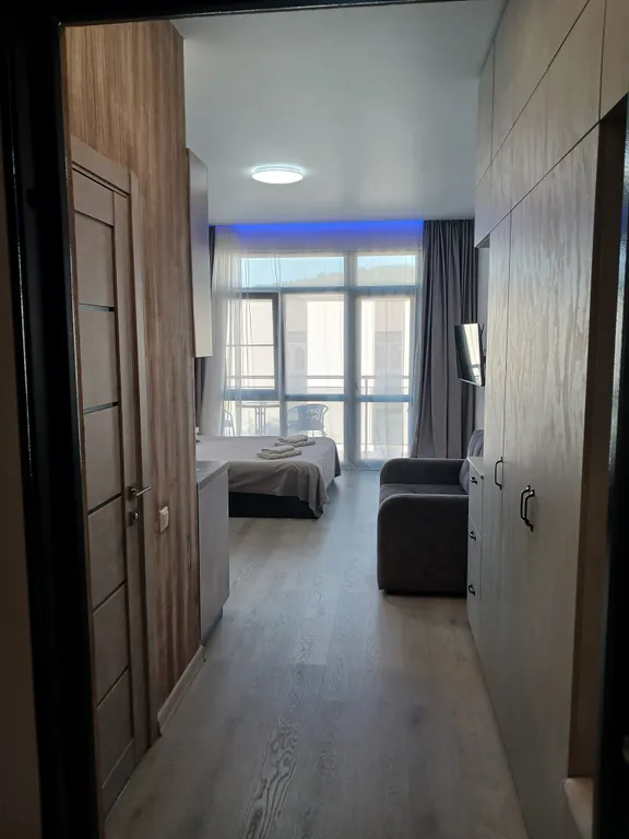 Новая квартира-студия бизнес класса с бассейном