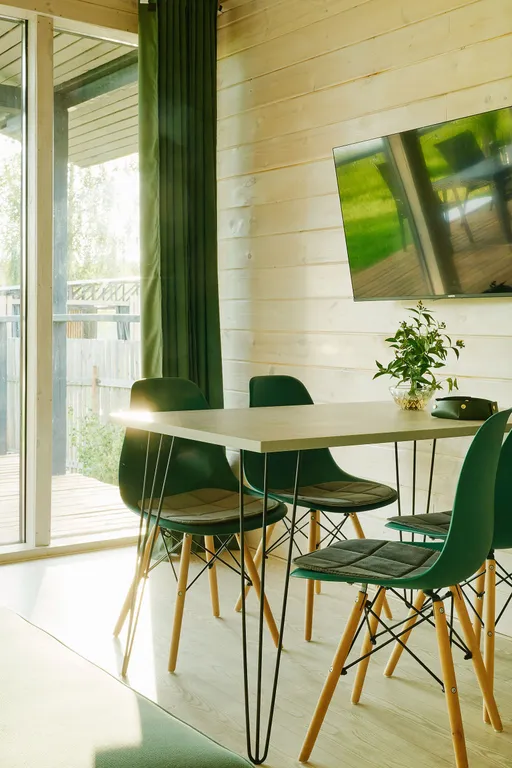 Уютный дом на берегу озера