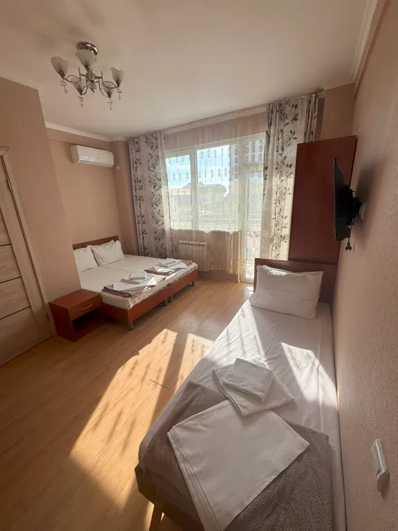 Трёхместный номер с балконом