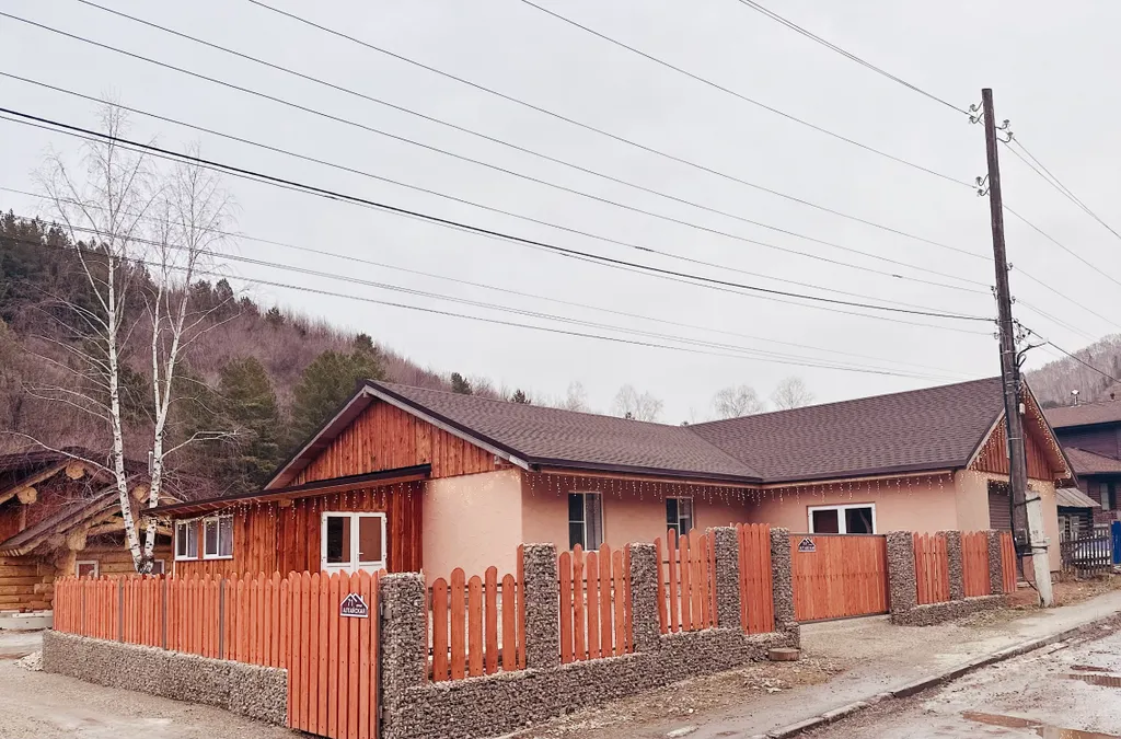 Гостевой дом и кедровая баня на Алтайской