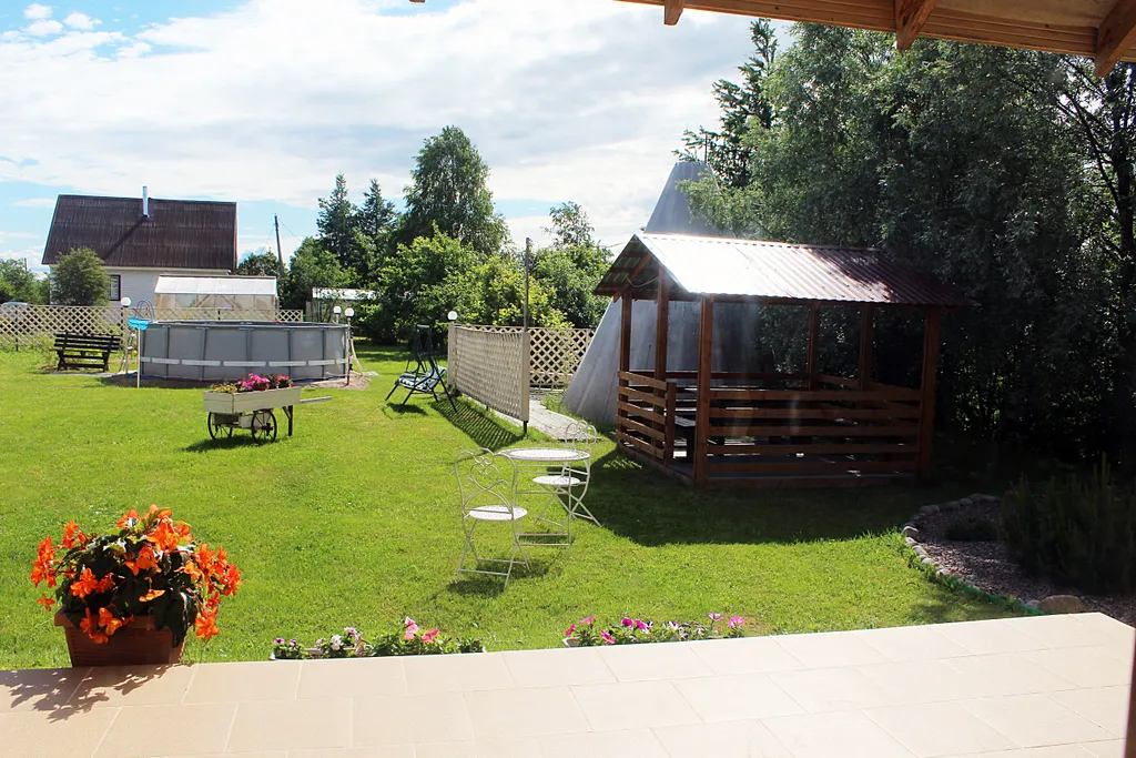 Дом на берегу реки