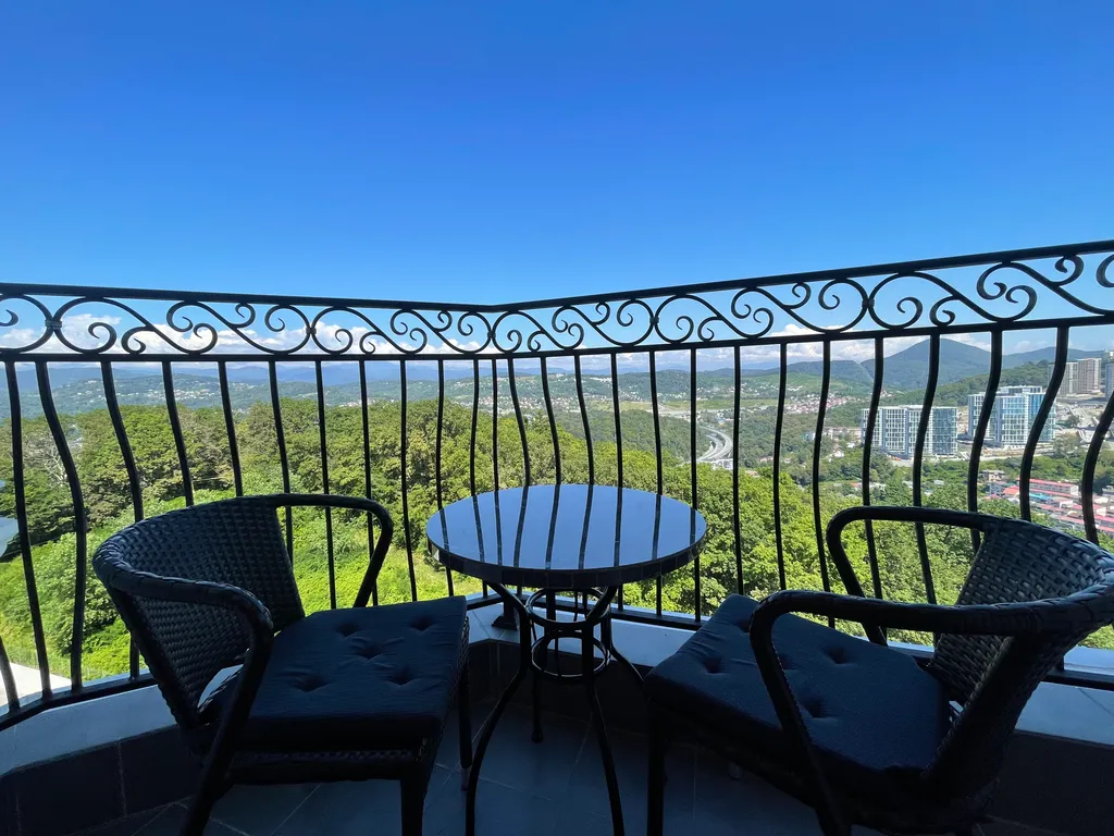 Шикарная квартира с панорамным видом и бассейном