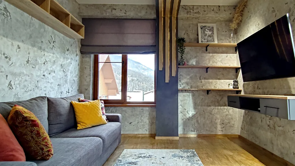 Современный красивый апартамент со спальней. Панорама на горы. Центр.