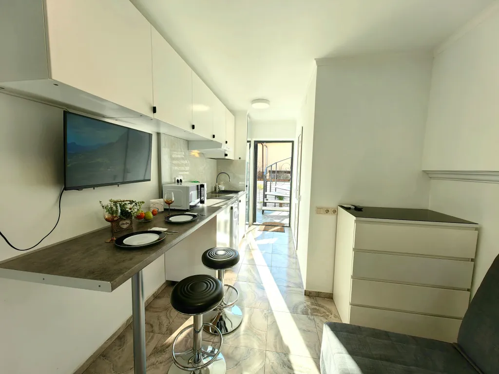 Квартира Квартира Уютная студия в частном доме с бассейном и мангальной зоной — Сочи