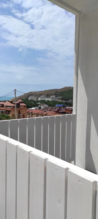 Уютная комната с видом на море