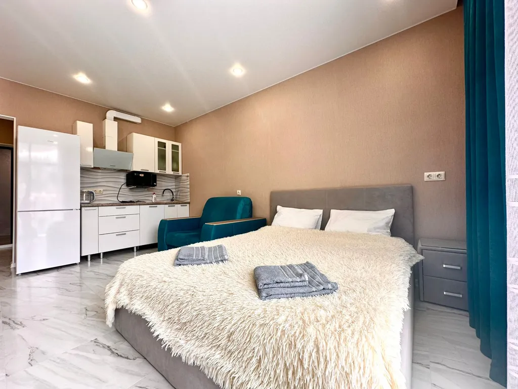 Дизайнерская студия Ls-family comfort вид на горы и город с 4 этажа