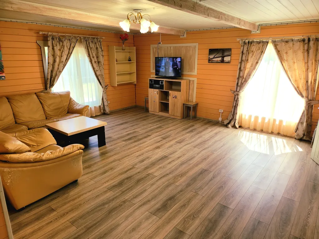 Дом с сауной в 200 метрах от озера, с 5 спальнями, качелями и мангалом