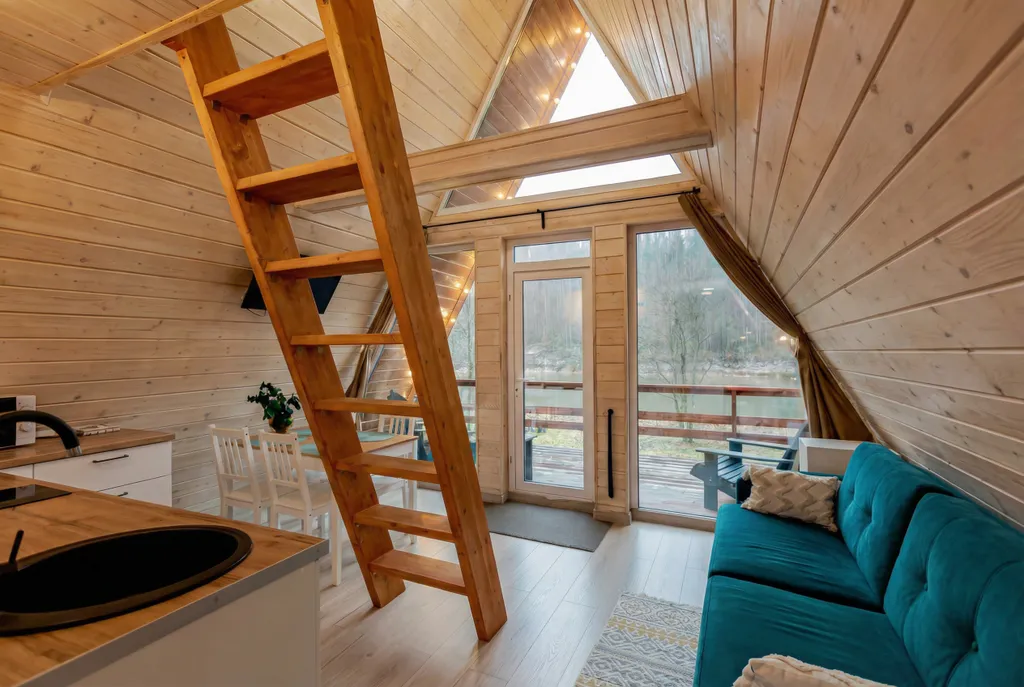 Уютный домик на берегу реки Косьва