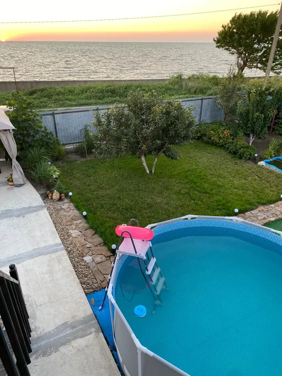 Комната на берегу моря