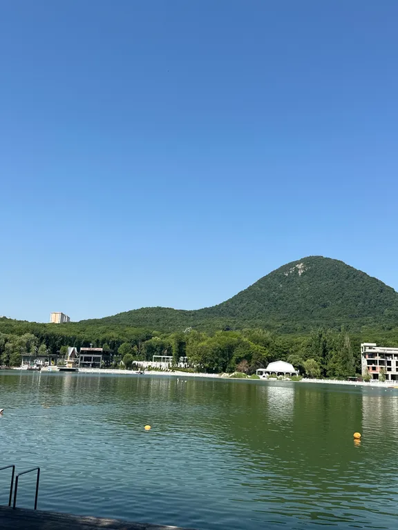 Квартира находится возле бювета с минеральной водой