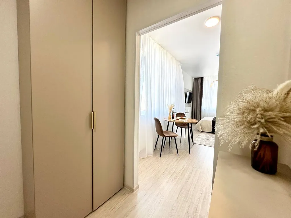 Модная студия с видом на город