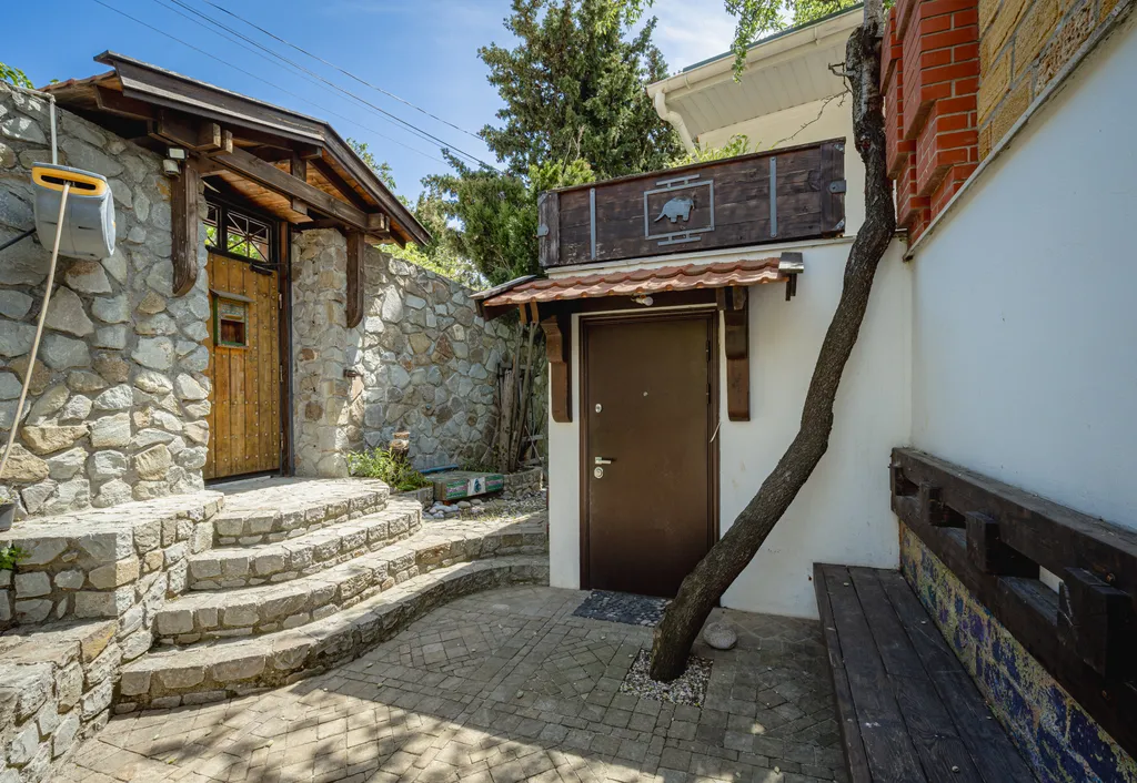 Красивый дом Азазель с сауной и с видом на море и горы