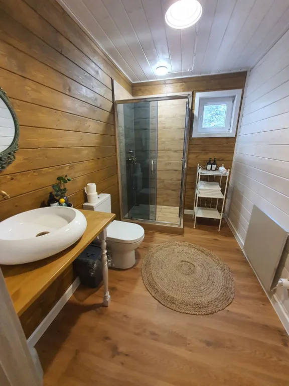 Домик у леса с камином