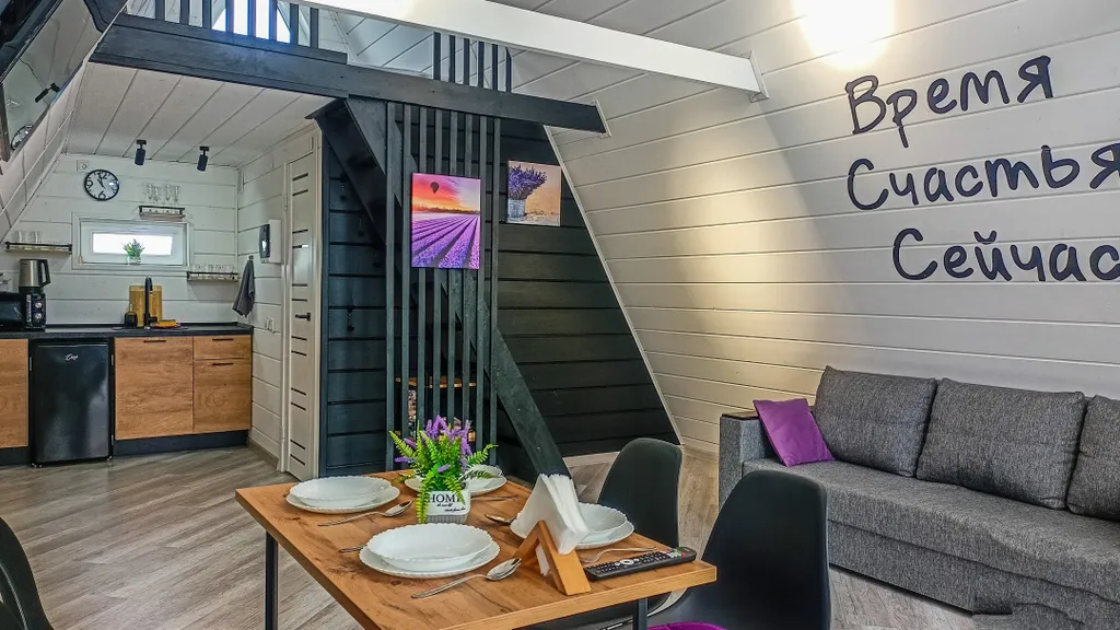 Стильный дом рядом с лесом