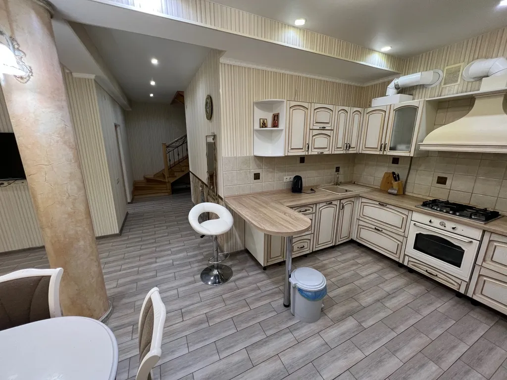 Четырёхкомнатный дом класса люкс в тихом центре