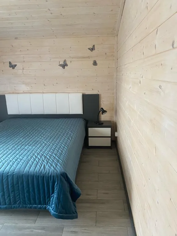 Домик у озера