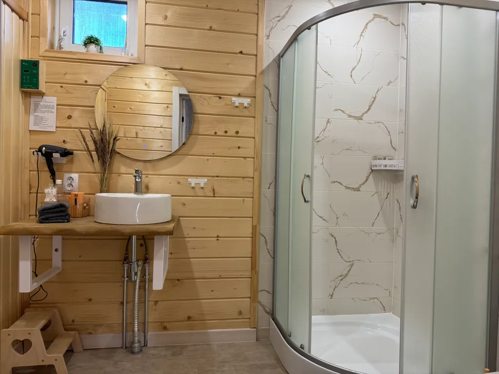 Уютный домик у леса