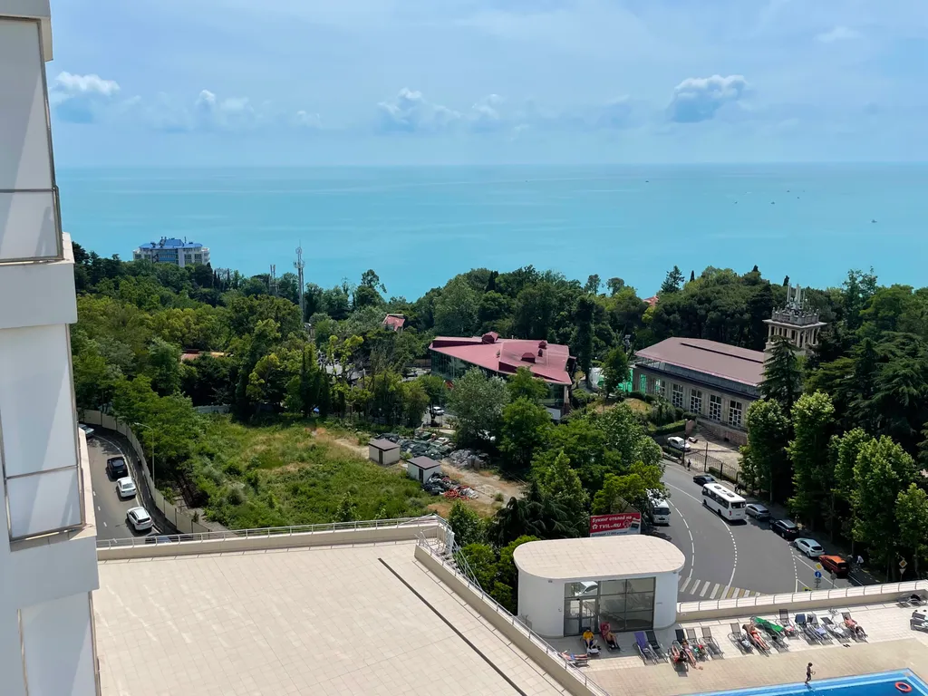 Апартамент с видом на море в жилом комплексе с бассейном