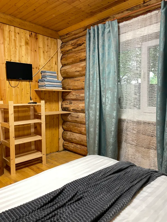 Чудесный домик на 2 спальни в 7 минутах от моря с парковкой (№5)