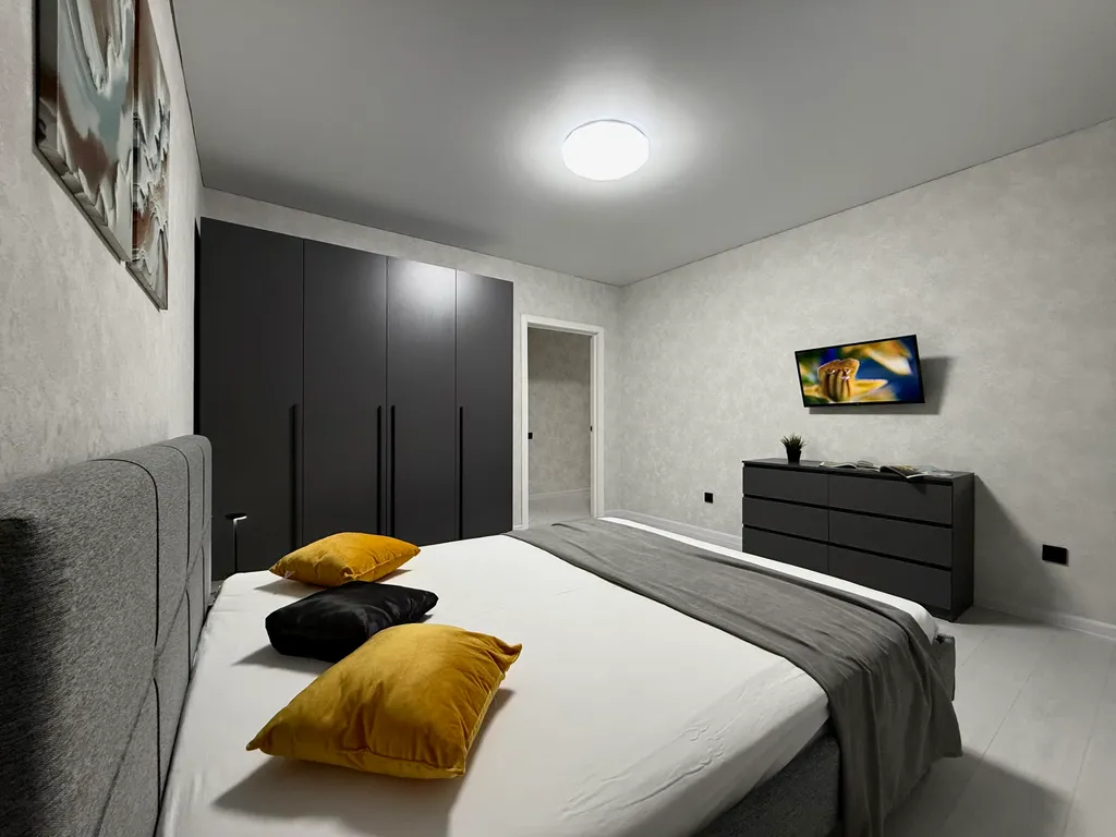 3-комнатная в центре (Риацентр, ТЦ "Восход", театр МузКомедии)