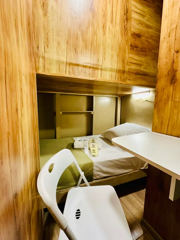 Квартира Капсула одноместная без окна. Удобства общие на этаже — аренда посуточно в Москва