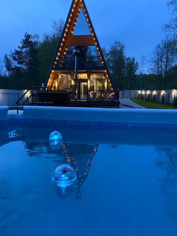 Большой дом a-frame в-небо с бассейном