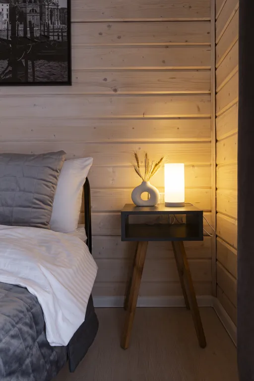 Новый стильный барнхаус с видом на лес