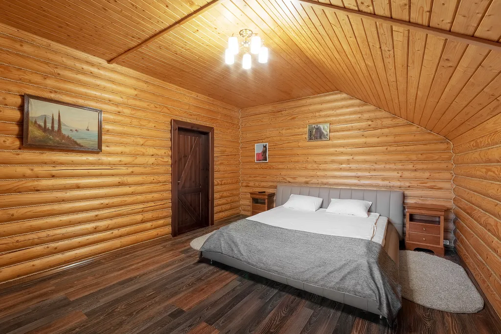 Коттедж с баней и бассейном